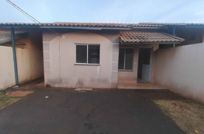 Casa à Venda no Portal dos Ipês 2 em Rio Verde – 2 Quartos com Suíte e Quintal
