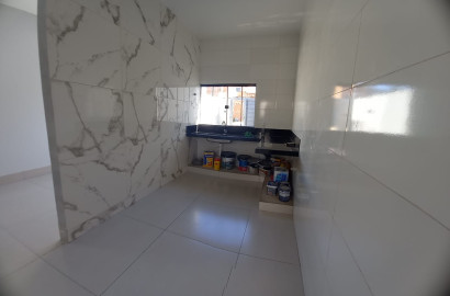 Casa à Venda no Jardim Helena | 2 Quartos (1 Suíte) | Porcelanato | Garagem para 2 Carros | R$ 335 Mil