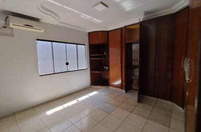 Casa para Alugar no Centro de Rio Verde GO Próxima ao Shopping Rio Verde 3 Quartos com Suíte, Churrasqueira