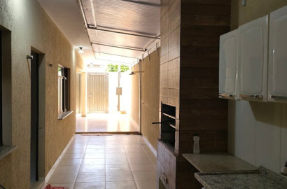Casa para Alugar na Vila Rocha em Rio Verde GO | 3 Quartos, Suíte e Área com Churrasqueira