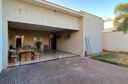 Casa à Venda no Interlagos – 3 Suítes, 198 m² Construídos, Terreno de 360 m² e Espaço para Piscina