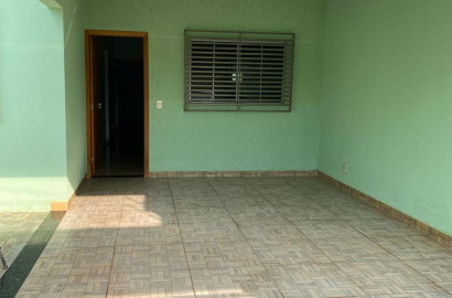 Casa à Venda no Solar dos Ataídes 2 em Rio Verde – 3 Quartos com Área Gourmet em Frente à Nova Avenida