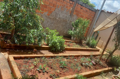 Casa à Venda no Nilson Veloso em Rio Verde – 2 Quartos com Quintal Amplo e Financiamento