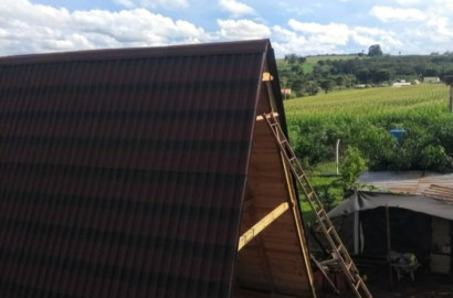 Chácara à Venda Próxima a Rio Verde – 1.500m² com Casa de Madeira e Rio por R$ 200 Mil