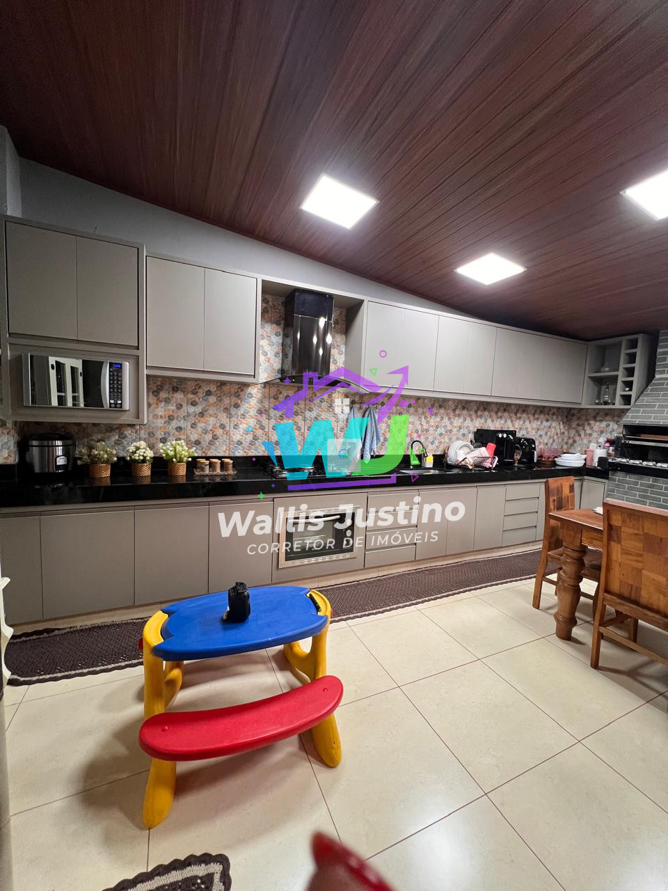 Casa à Venda no Bairro Arco-Íris em Rio Verde – 3 Quartos, Jacuzzi e Área Gourmet